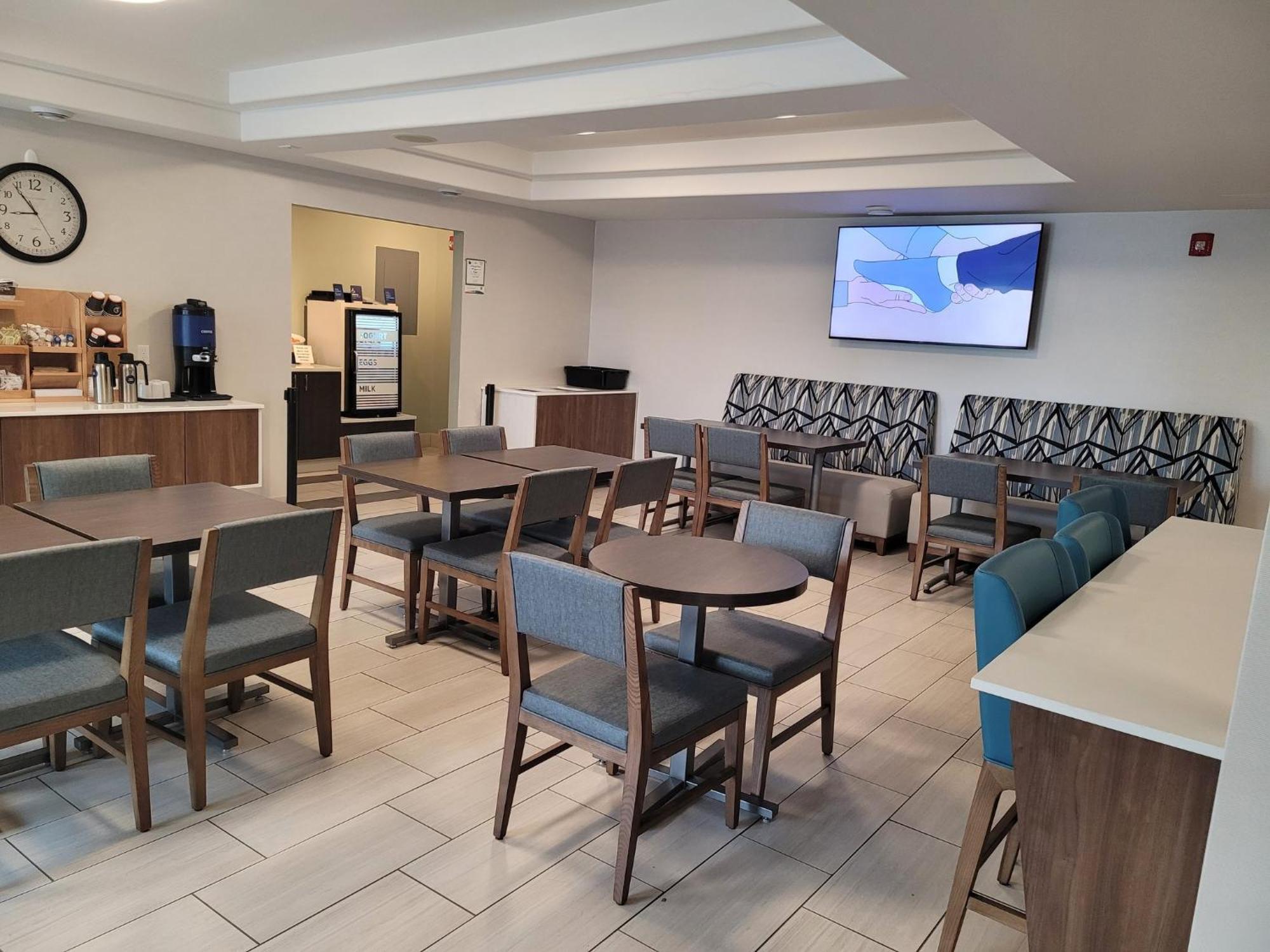 Holiday Inn Express Dryden By Ihg Exterior photo