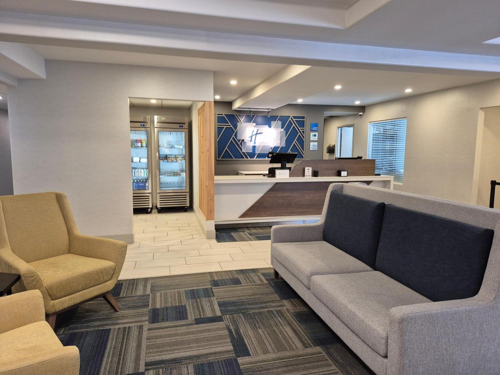 Holiday Inn Express Dryden By Ihg Exterior photo